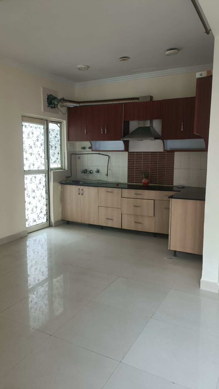 Kitchen, amrapali-crystal-homes 3 Bedroom 1375 Sq.Ft. Apartment In Sector 76 Noida 9219992