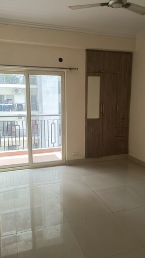 Room in 3 BHK Apartment at Amrapali Crystal Homes, Sector 76 – for Sale