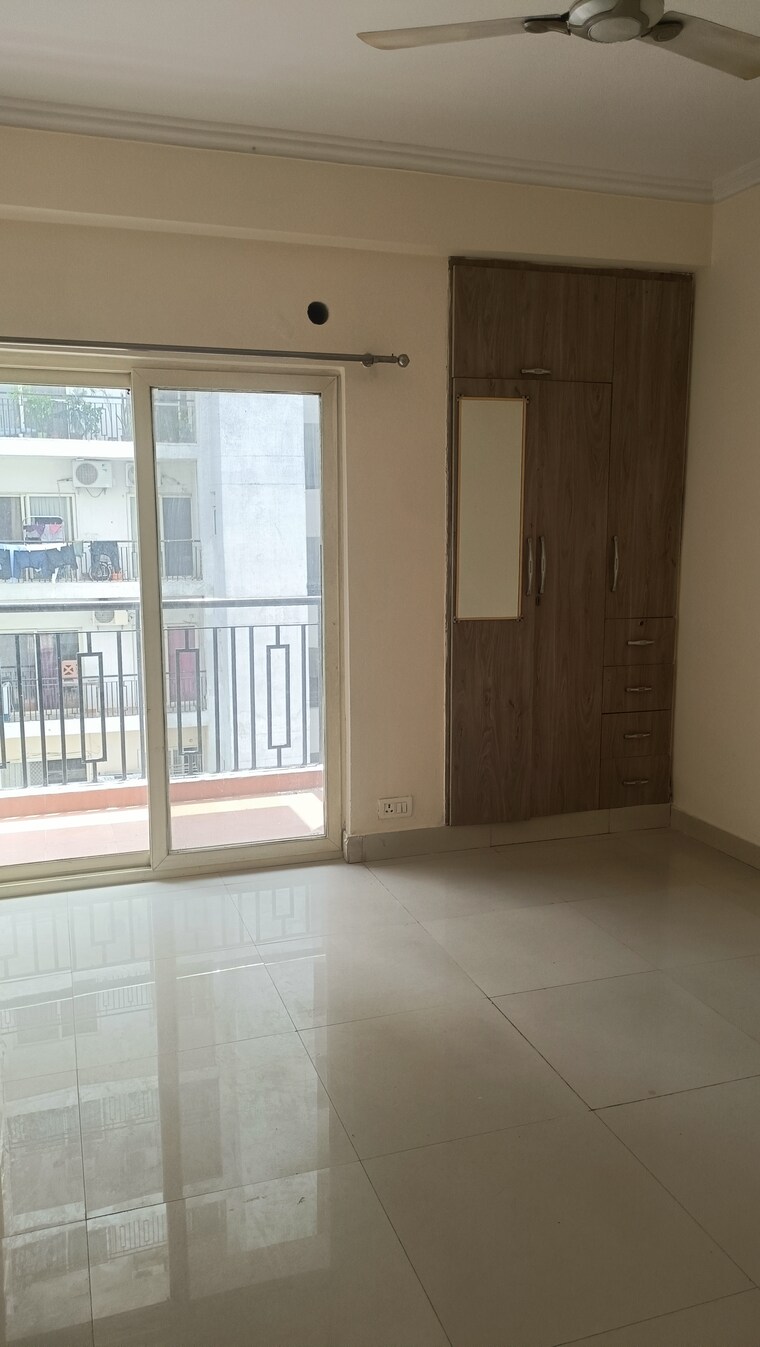 Room, amrapali-crystal-homes 3 Bedroom 1375 Sq.Ft. Apartment In Sector 76 Noida 9219992