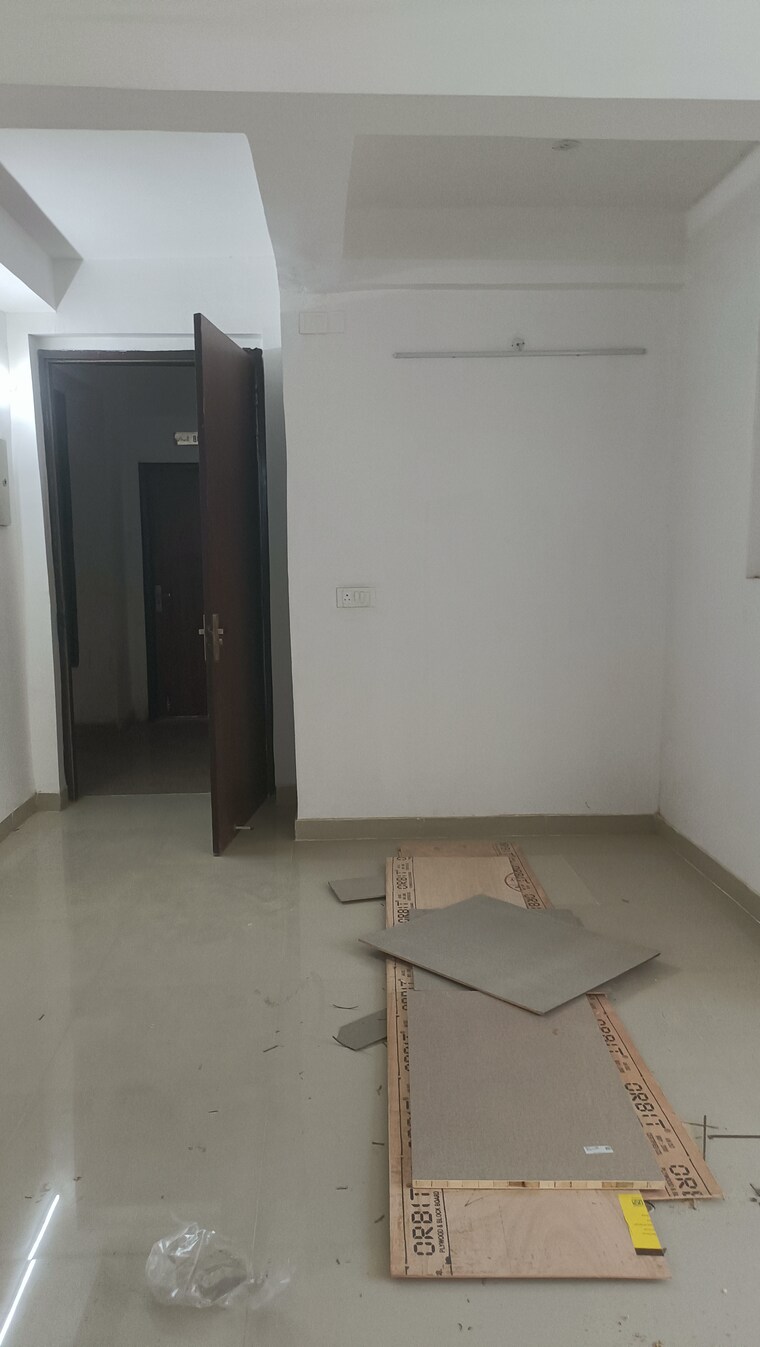 Room, amrapali-crystal-homes 3 Bedroom 1700 Sq.Ft. Apartment In Sector 76 Noida 9219995