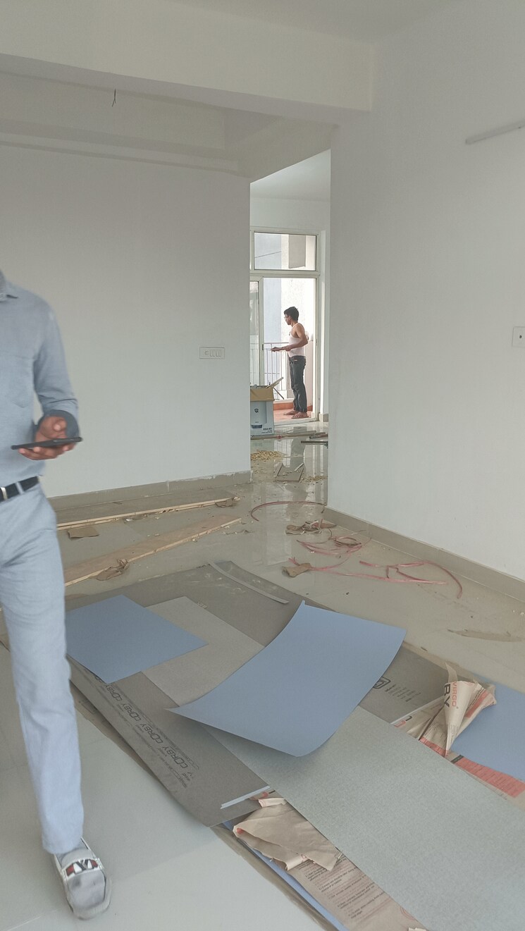 Room, amrapali-crystal-homes 3 Bedroom 1700 Sq.Ft. Apartment In Sector 76 Noida 9219995