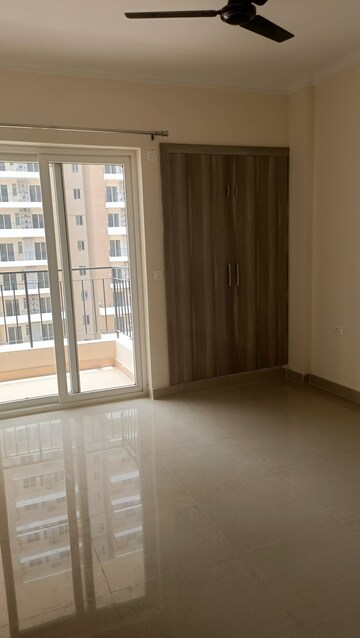 Room in 3 BHK Apartment at Amrapali Crystal Homes, Sector 76 – for Sale