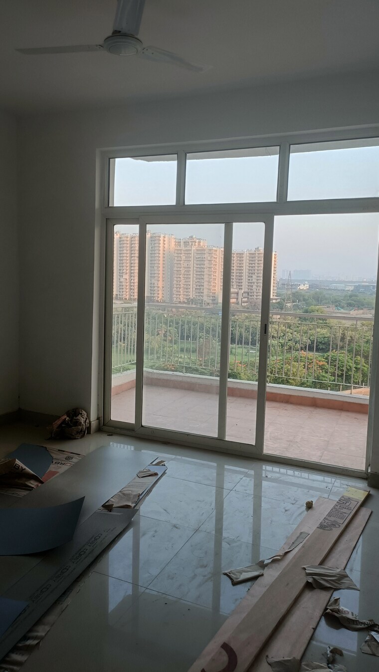 Room, amrapali-crystal-homes 3 Bedroom 1700 Sq.Ft. Apartment In Sector 76 Noida 9219995