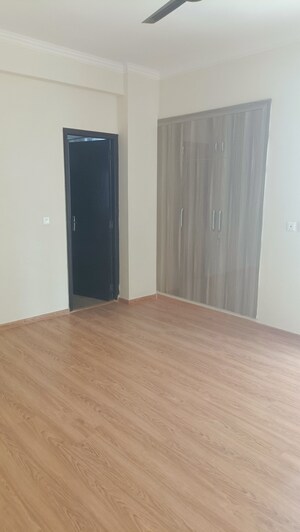 Room in 3 BHK Apartment at Amrapali Crystal Homes, Sector 76 – for Sale