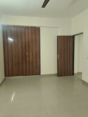 Room in 3 BHK Apartment at Amrapali Crystal Homes, Sector 76 – for Rent