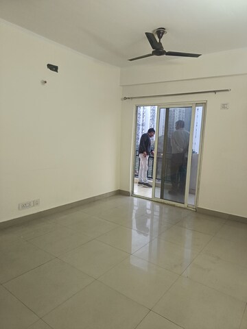 Room in 3 BHK Apartment at Amrapali Crystal Homes, Sector 76 – for Rent