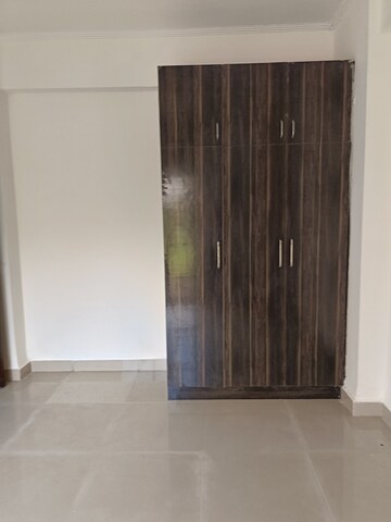 Room in 3 BHK Apartment at Gardenia Golf City, Sector 75 – for Rent