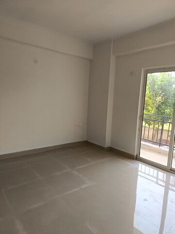 Room in 3 BHK Apartment at Gardenia Golf City, Sector 75 – for Rent