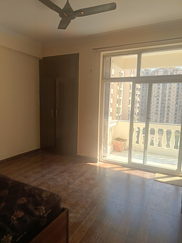 Room, gardenia-golf-city 3 Bedroom 1350 Sq.Ft. Apartment In Sector 75 Noida 9220010