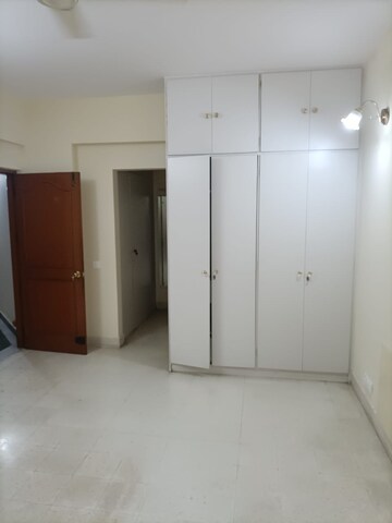 Room in 3 BHK Apartment at Prestige El Palacio, Vasanth Nagar – for Rent