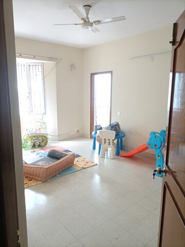 Room in 3 BHK Apartment at Prestige El Palacio, Vasanth Nagar – for Rent