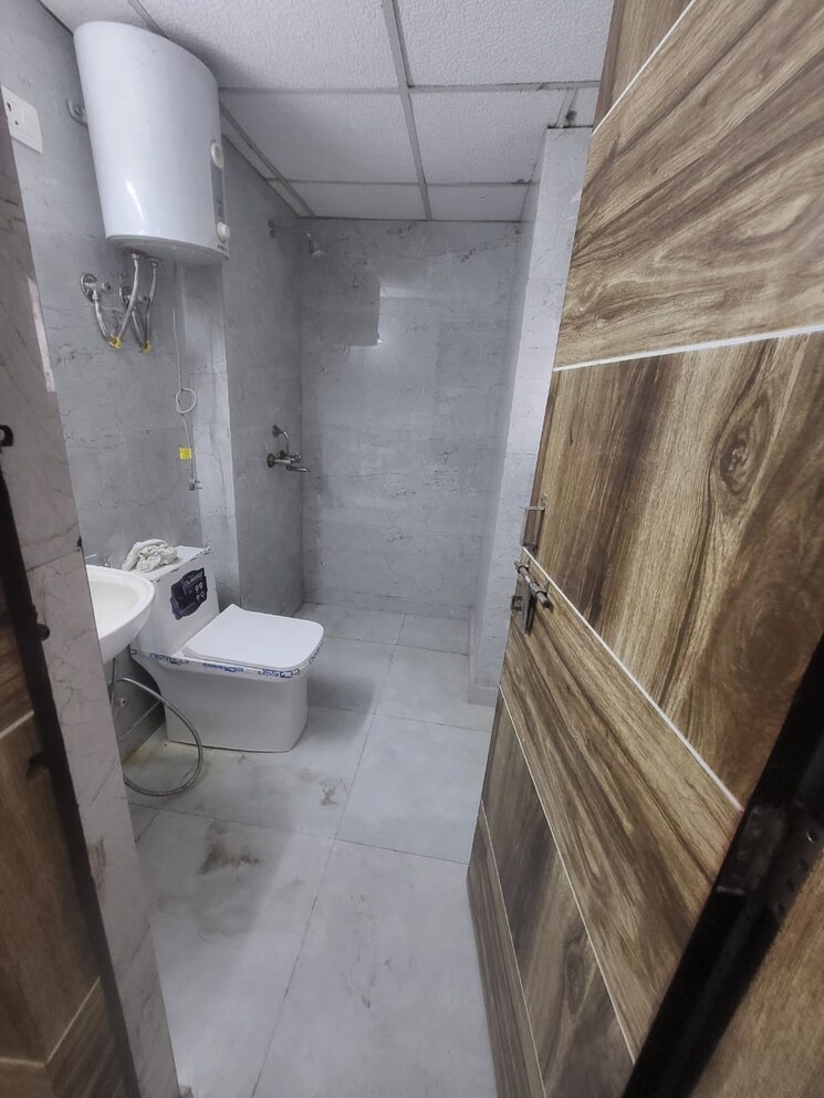 Bathroom, jm-orchid 3 Bedroom 1472 Sq.Ft. Apartment In Sector 76 Noida 9220026