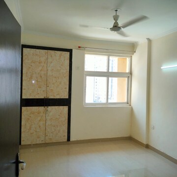 Room in 3 BHK Apartment at Gardenia Golf City, Sector 75 – for Sale