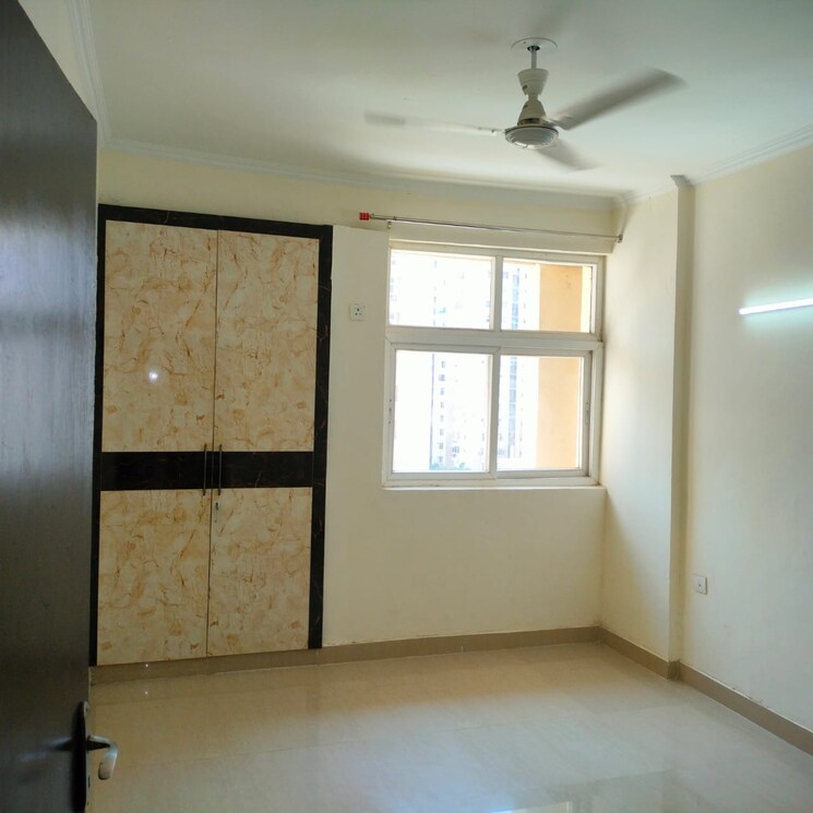 Room, gardenia-golf-city 3 Bedroom 1350 Sq.Ft. Apartment In Sector 75 Noida 9220037