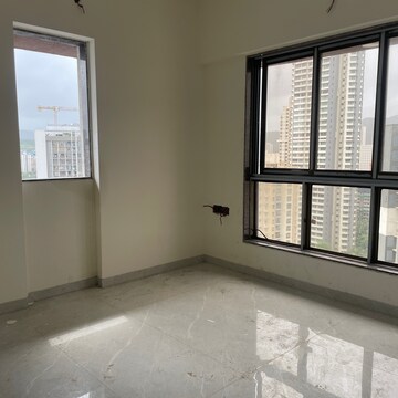 Room in 2 BHK Apartment at Wadhwa Atmosphere O2, Nahur Gaothan – for Rent