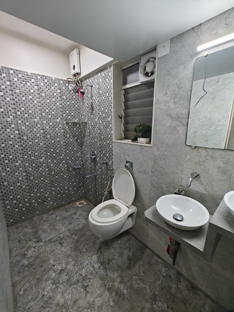 Bathroom, malad west 1 Bedroom 600 Sq.Ft. Apartment In Malad West Mumbai 9220086