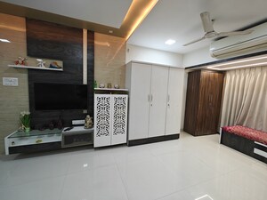 Room in 1 BHK Apartment at Malad West – for Rent