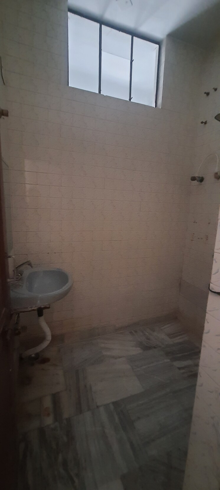Bathroom, sector 7 2 Bedroom 100 Sq.Ft. Independent House In Sector 7 Faridabad 9220080