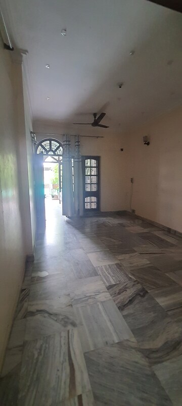 Furnished Amenities in 2 BHK Independent House at Sector 7 – for Rent
