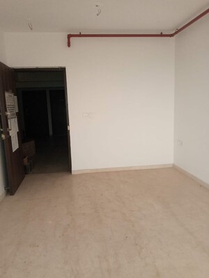 Room in 1 BHK Apartment at Shiv Shakti Tower 28, Malad East – for Rent
