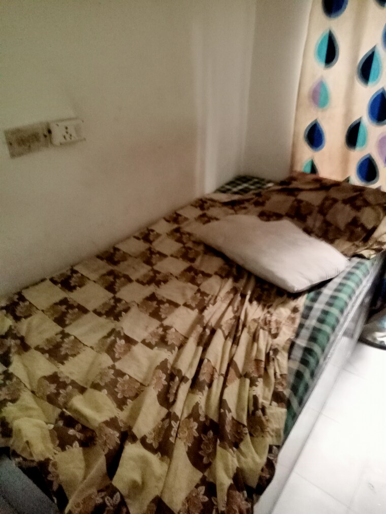 Bedroom, freedom fighters enclave 1 RK 400 Sq.Ft. Builder Floor In Freedom Fighters Enclave Delhi 9220092