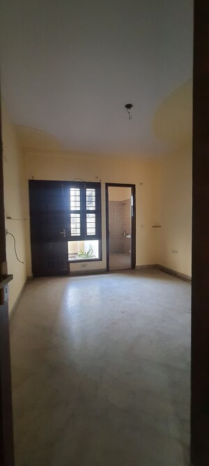 Furnished Amenities in 2.5 BHK Independent House at Sector 3 – for Rent