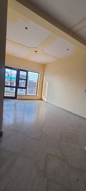 Room in 2.5 BHK Independent House at Sector 3 – for Rent