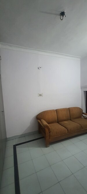 Room in 2.5 BHK Independent House at Sector 7 – for Rent
