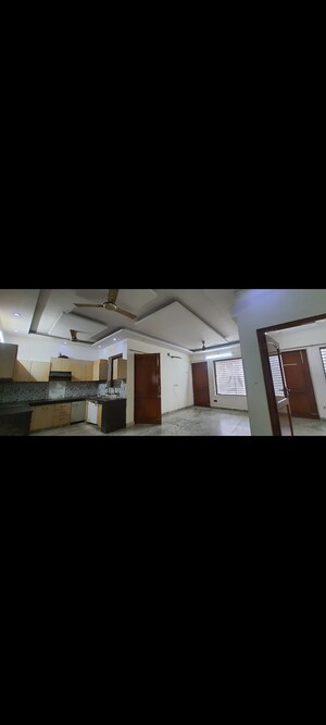 Team Area in 3.5 BHK Independent House at Sector 7 – for Rent