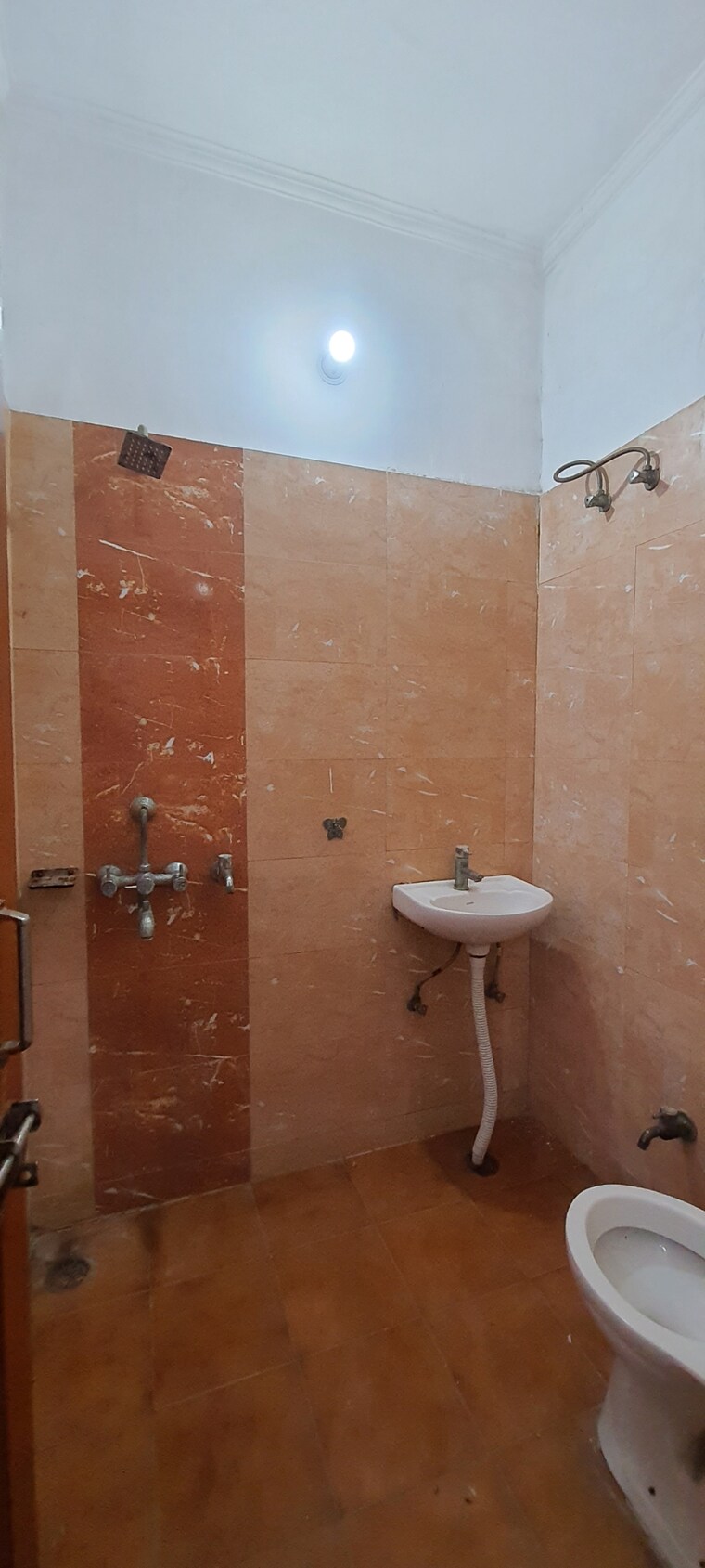 Bathroom, sector 7 3.5 Bedroom 250 Sq.Ft. Independent House In Sector 7 Faridabad 9220110