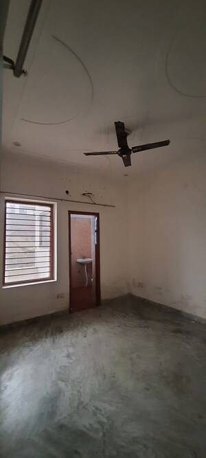 Room in 3.5 BHK Independent House at Sector 7 – for Rent