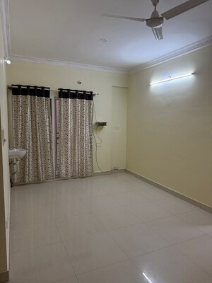 Room in 2 BHK Builder Floor at DSR Divine, New Thippasandra – for Rent