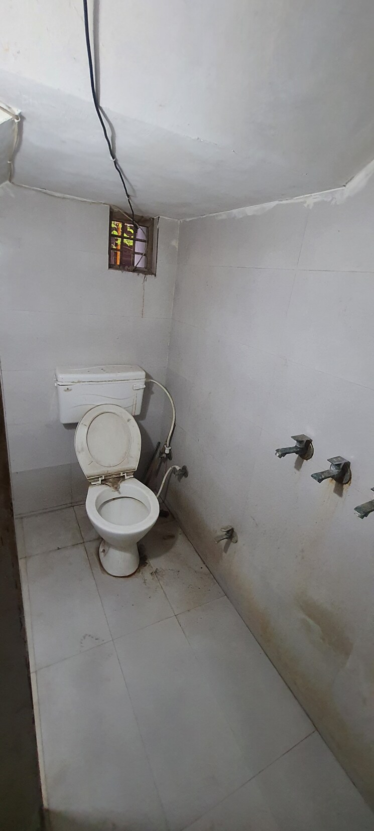 Bathroom, sector 7 1.5 Bedroom 133 Sq.Ft. Independent House In Sector 7 Faridabad 9220113
