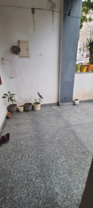 Living Room in 1.5 BHK Independent House at Sector 7 – for Rent