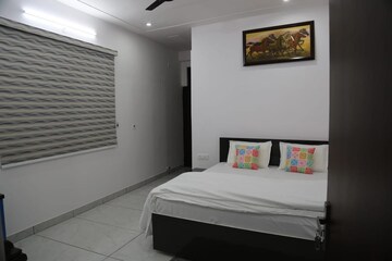 Bedroom in 2 BHK Builder Floor at Misty Hillocks, Salan Gaon – for Rent