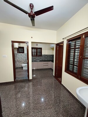 Room in 2 BHK Builder Floor at New Thippasandra – for Rent