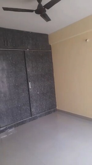 Room in 3 BHK Apartment at Proview Officer City, Raj Nagar Extension – for Rent