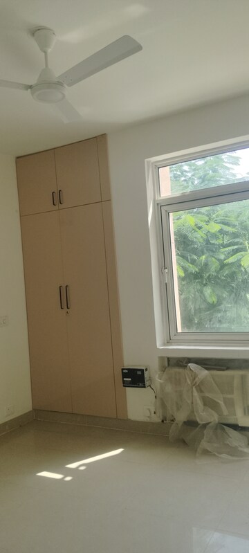 Room in 3 BHK Builder Floor at Nirvana Courtyard, Sector 50 – for Rent