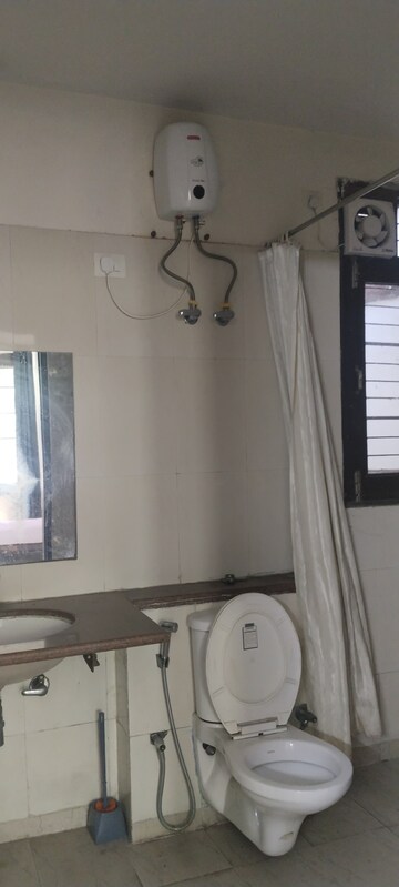 Bathroom in 2 BHK Builder Floor at Unitech South City II, Sector 50 – for Rent