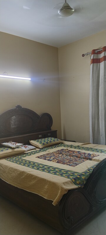 Bedroom in 3 BHK Builder Floor at Unitech Rodeo Drive, South City 2 – for Rent