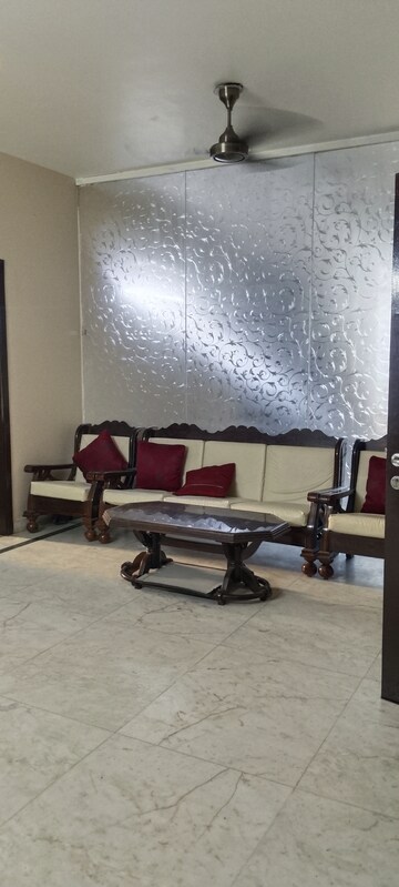 Bedroom in 3 BHK Builder Floor at Unitech Rodeo Drive, South City 2 – for Rent
