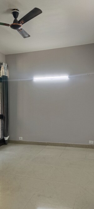 Room in 3 BHK Builder Floor at Unitech Rodeo Drive, South City 2 – for Rent