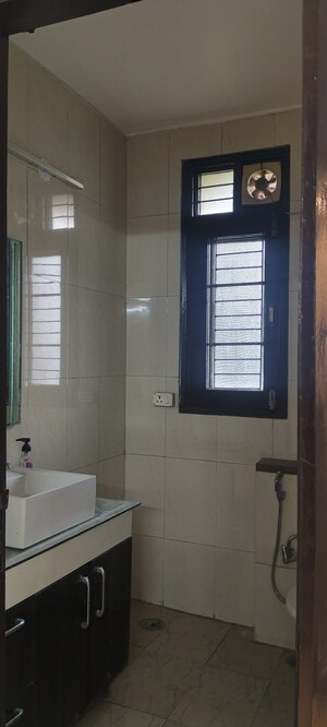 Bathroom in 3 BHK Builder Floor at Unitech Rodeo Drive, South City 2 – for Rent