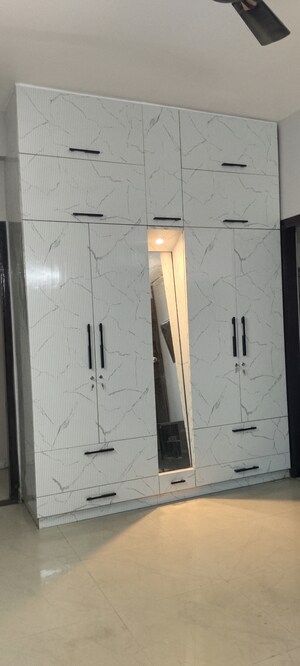 Furnished Amenities in 3 BHK Builder Floor at Unitech Rodeo Drive, South City 2 – for Rent