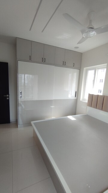Room in 3 BHK Apartment at Rajapushpa Provincia, Narsingi – for Rent