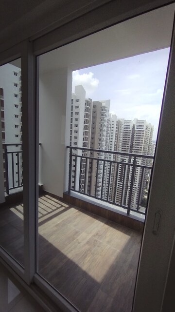 Room in 3 BHK Apartment at Rajapushpa Provincia, Narsingi – for Rent