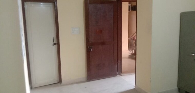 Room, sector 14 1 RK 415 Sq.Ft. Independent House In Sector 14 Gurgaon 9220190