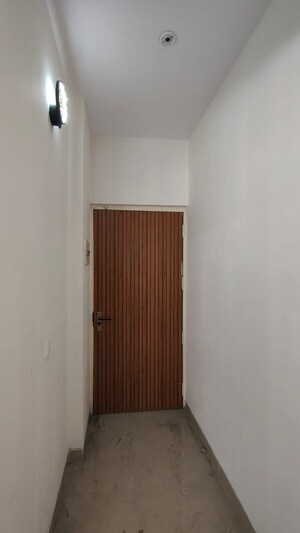 Room in 2 BHK Apartment at Sector 63a – for Rent