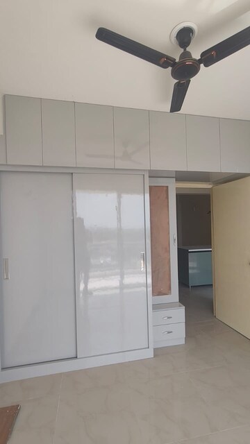Room in 2 BHK Apartment at Sector 63a – for Rent