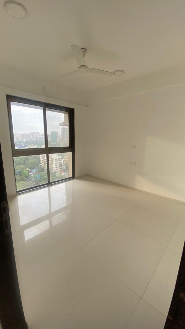 Room, rodium-xpoint 3 Bedroom 900 Sq.Ft. Apartment In Kandivali West Mumbai 9220222